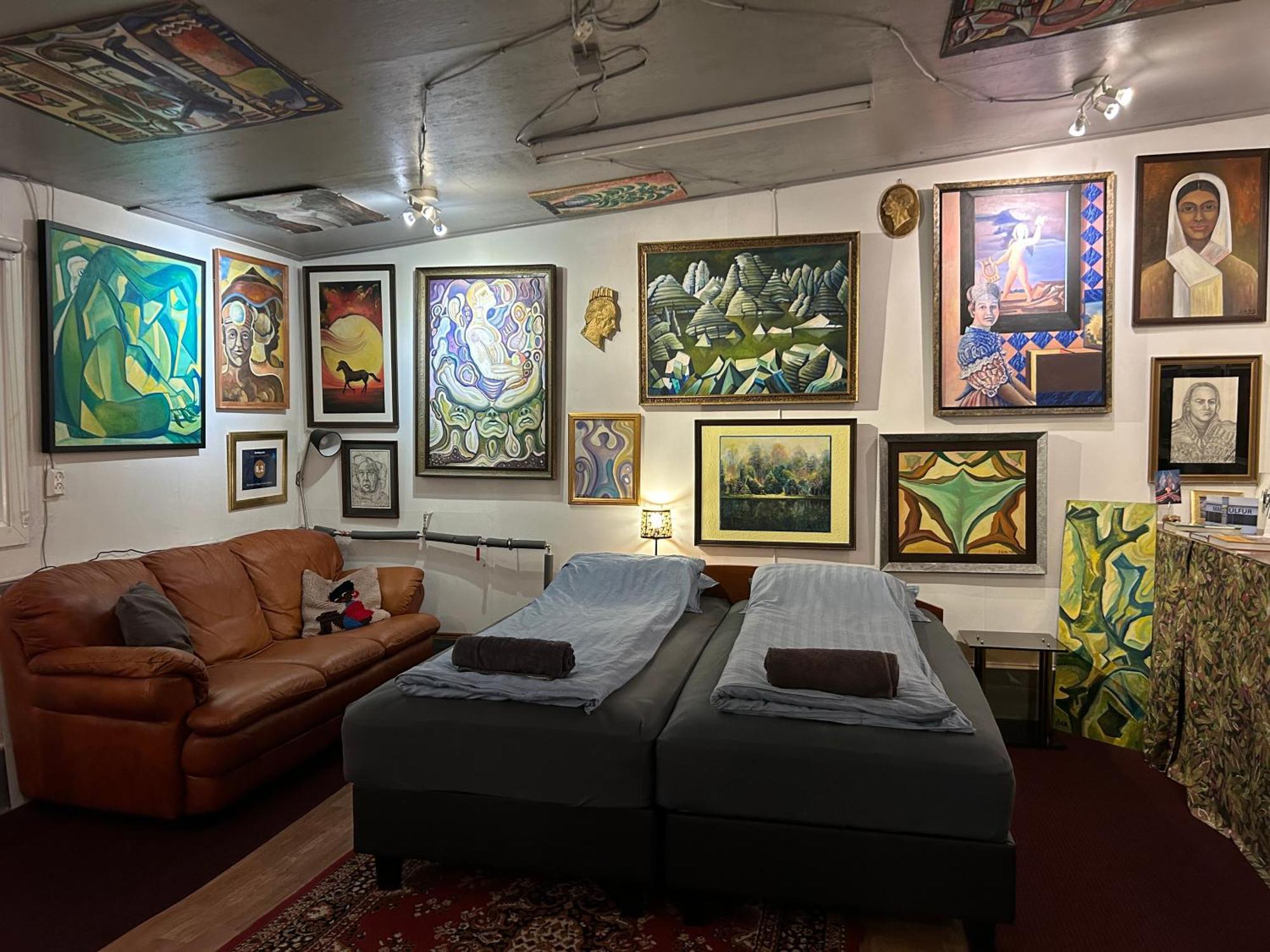 Brimarsbrú sleep inn-art Gallery Njarthvik Buitenkant foto